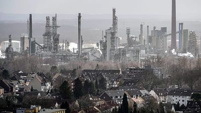Europe needs more oil refineries to weather energy shocks, EU warns