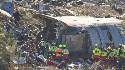 Pictures show rescue efforts after deadly Spain train collision