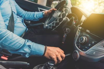 4 Everyday Driving Habits That Are Quietly Costing You Money at the Pump