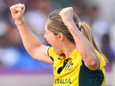 UP Warriorz buy Sophie Molineux for Rs 1.1 crore, Delhi Capitals sign Kiran Navgire at WPL 2027 auction