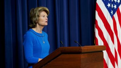 GOP Sen. Lisa Murkowski looks at the 3 Republican candidates on the ballot for Alaskan governor. Then she endorses the Democrat