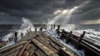 Brighton’s 160-year-old West Pier collapses further during Storm Austen