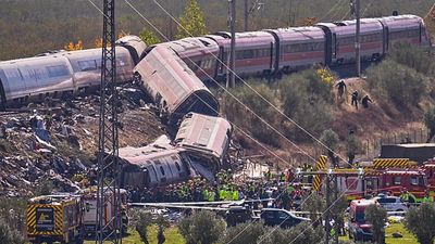 Spain train crash: What happened in the 17 minutes before the collision?
