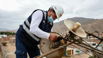 Peru Dismantles 33 Illegal Antennas Near Four Prisons in Crackdown on Extortion Networks
