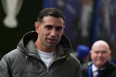 Emi Martinez pushing for early Chelsea injury return from broken jaw