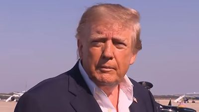 Donald Trump Mocked Over 'Glitches' as Doctor Suggests Pauses May Be 'a Simple Seizure' in Brain