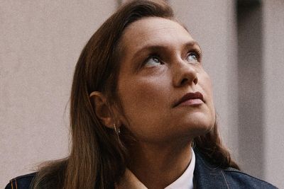 Primetime’s Merritt Wever doesn’t like doing interviews. But she’s trying her best