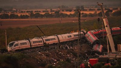 Glitch And Errors Probed: Investigators say AVE was cleared to speed into halted Iryo