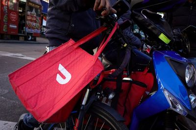 DoorDash acquiring Instacart could be bad for customers, analyst warns