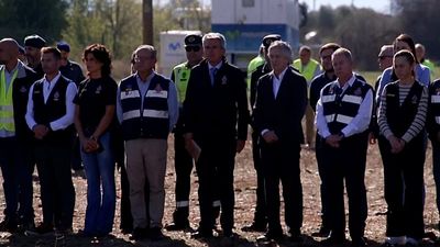 Spain: minute of silence for train crash victims as king visits hospital