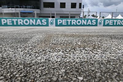 MotoGP riders say Sepang tarmac completely “destroyed”: “It’s like a motocross track”