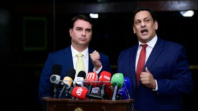 Flavio Bolsonaro declares himself ‘elected president’ of Brazil after arriving in Miami: ‘criminals who stole Brazil’s election’