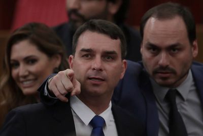 Flávio Bolsonaro’s departure to the US sparks a flurry of viral Brazilian memes