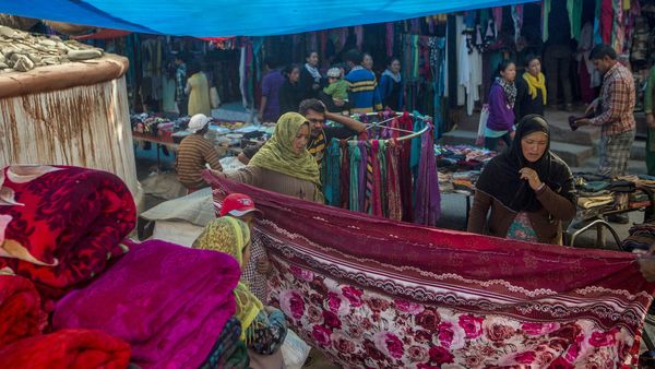 India Policy Turn Risks Growth Blowback in Cash-Poor Economy