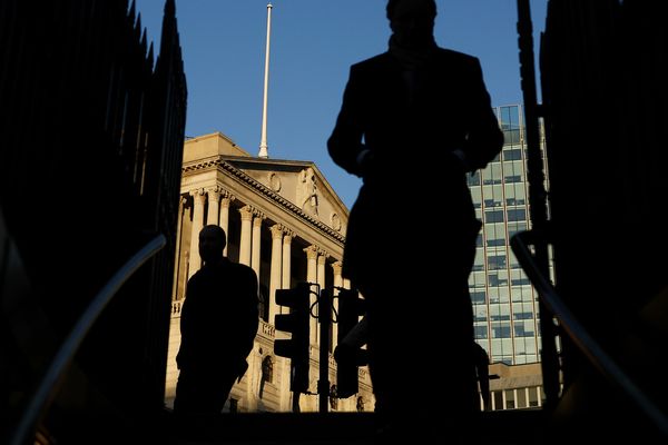 BOE Nears Its 2% Inflation Target for First Time in Three Years