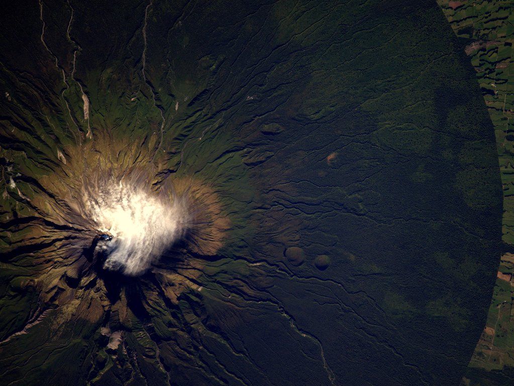French astronaut Thomas Pesquet captures incredible…