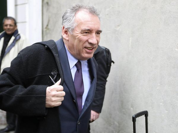 French presidential election: Francois Bayrou backs Emmanuel Macron boosting fight against Marine Le Pen