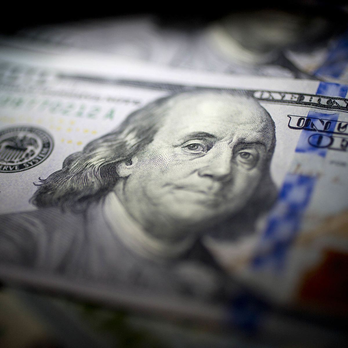 Goldman UBS Quants See Dollar Warning Sign In Theory 