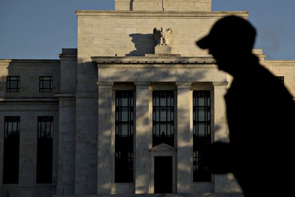 Hedge Funds Piling Into Treasury Short Bets Risk Letdown on Fed