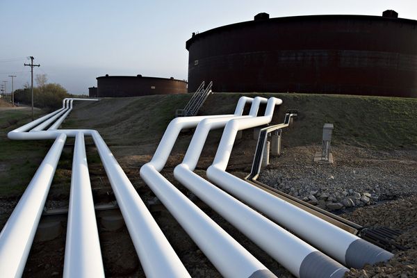 Oil Closes at Lowest Since November as U.S. Supply Seen Rising