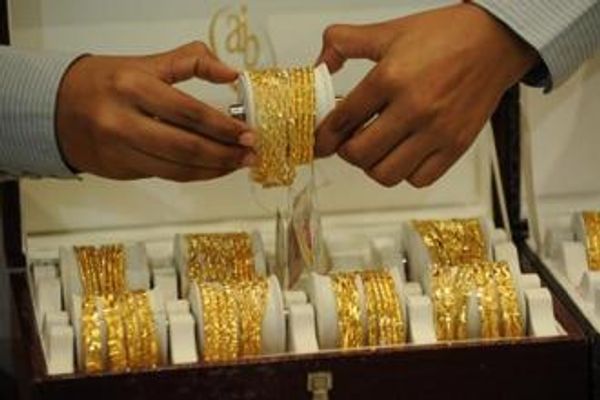 Global gold prices hit five-month peak on weaker dollar, geopolitical tensions