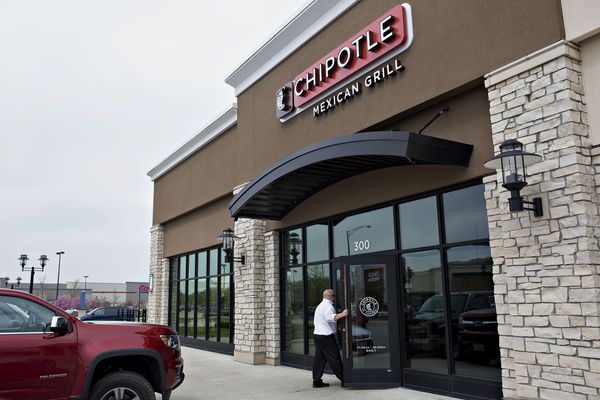 Chipotle Rallies After Sales Begin to Recover From E. Coli Scare
