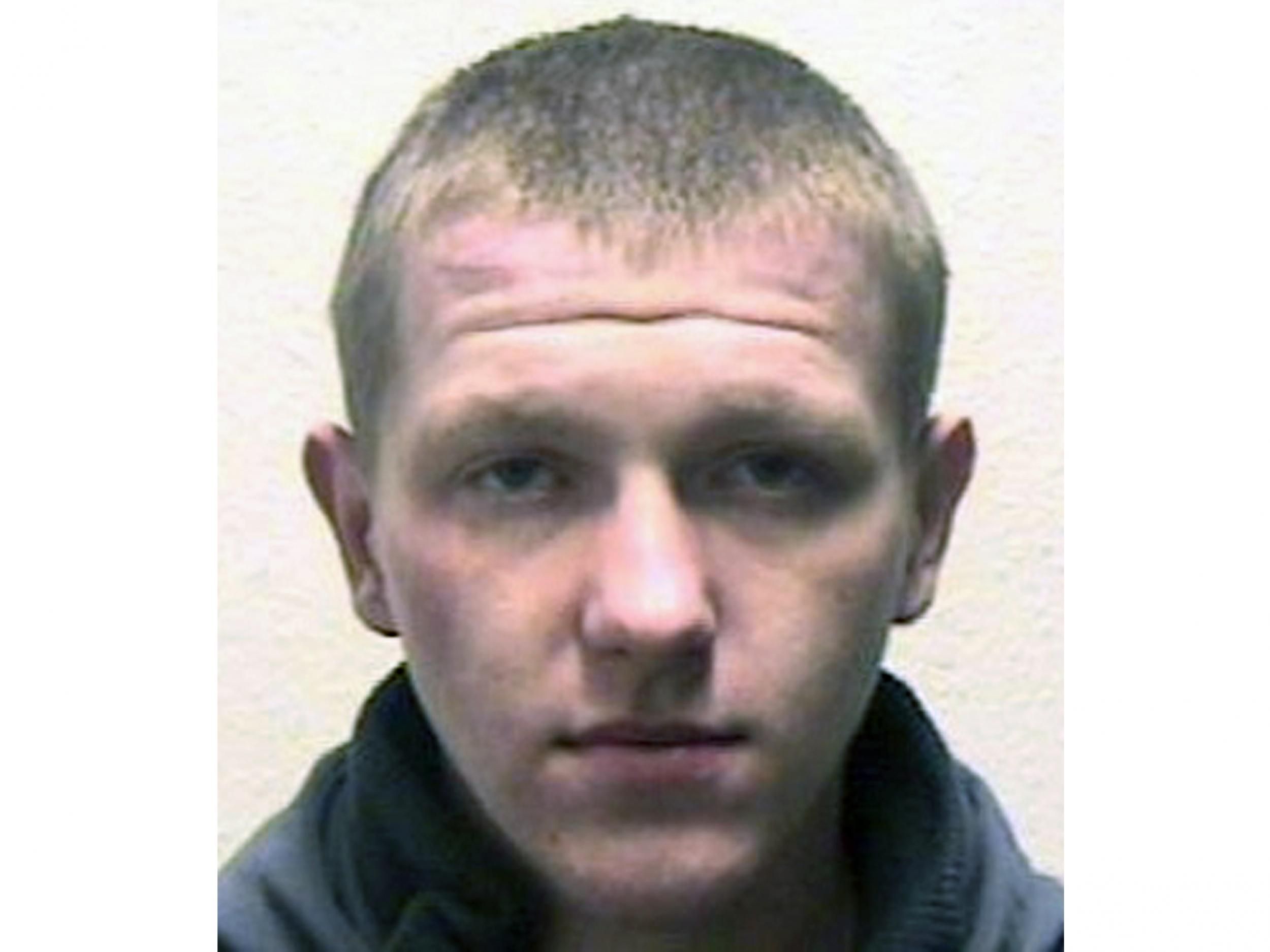 Dangerous Prisoner Armed With Razor Blade Escapes