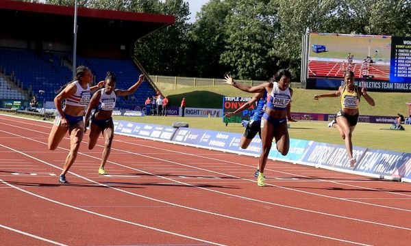 Dina Asher-Smith limps back into frame for world championships in London