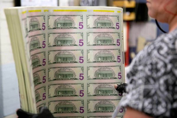 Dollar Holds Near 10-Month Low After Friday's Disappointing Data