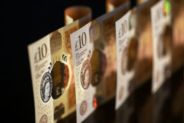 Pound Rides Fresh Confidence Wave Even as Brexit Fog Lingers