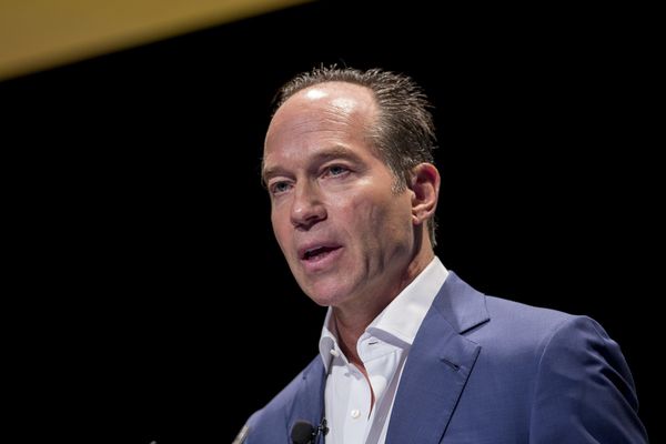 Jana's Apple Jab Seen as Road Map to Reverse Shrinking Assets