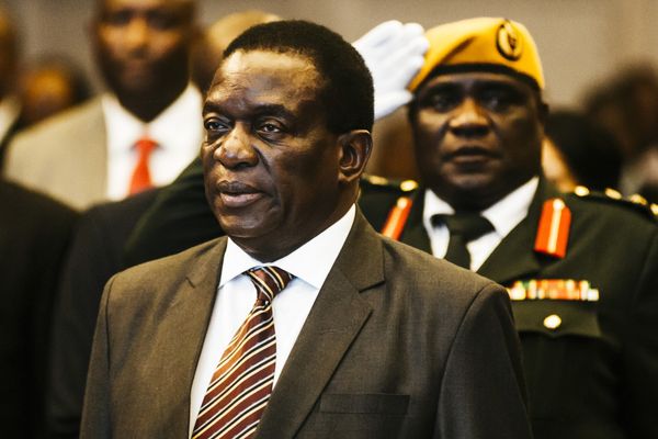 Zimbabwe President Seeks to Woo Lenders by Paying Loan Arrears