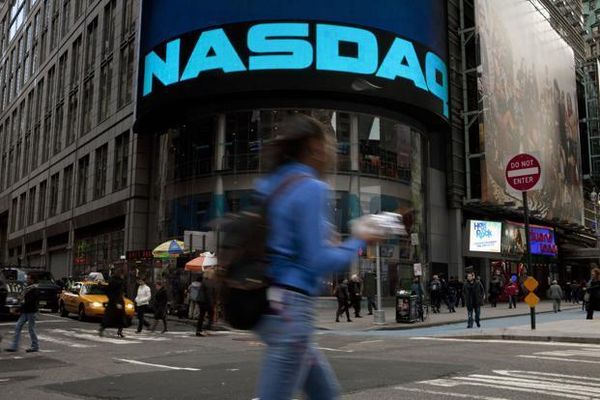 Ten years after crash, Americans still have not fallen back in love with stocks