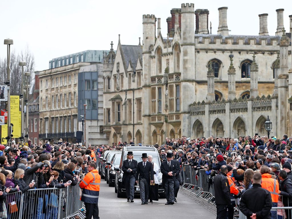 Thousands line streets in Cambridge for Stephen…