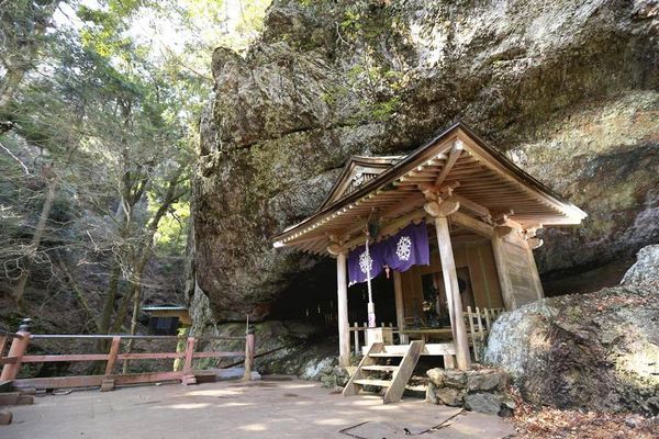 Shimyoin temple a source of both water, monsters