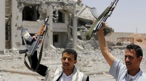 Arab Coalition Jets Strike Houthi-Held Presidential Palace, Ministries in Sanaa