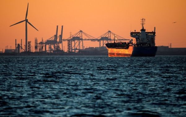 Oil rallies as supply disruptions seen from Canada to Libya