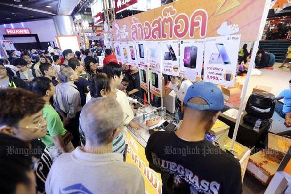 Smartphone unit turnover to drop while revenue rises