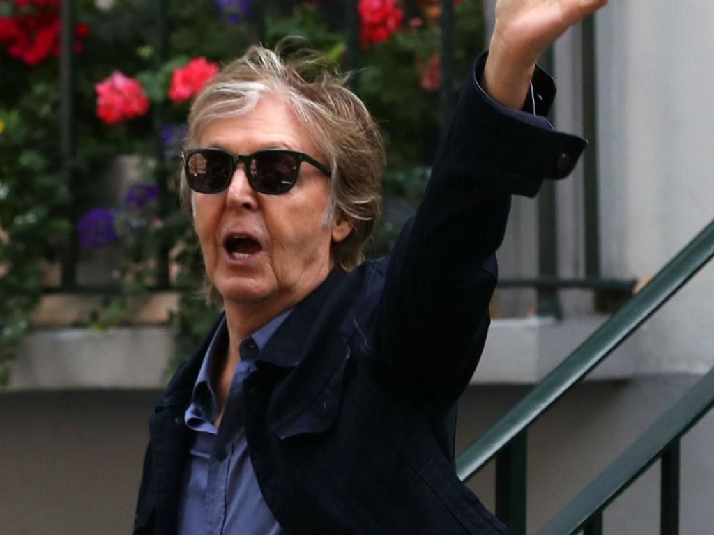 Paul McCartney recreates legendary Beatles Abbey Road…