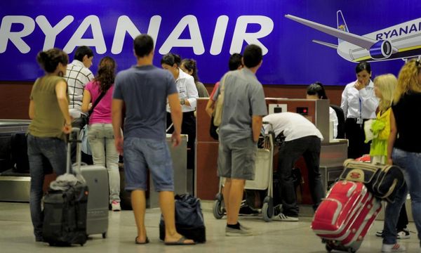Ryanair: cabin baggage rule change means small suitcases no longer free