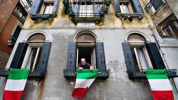Italy edges to recession as it readies for EU fight