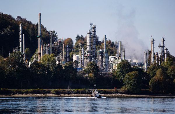 Oil on Biggest Tear in Decade as Global Supply Cushion Vanishes