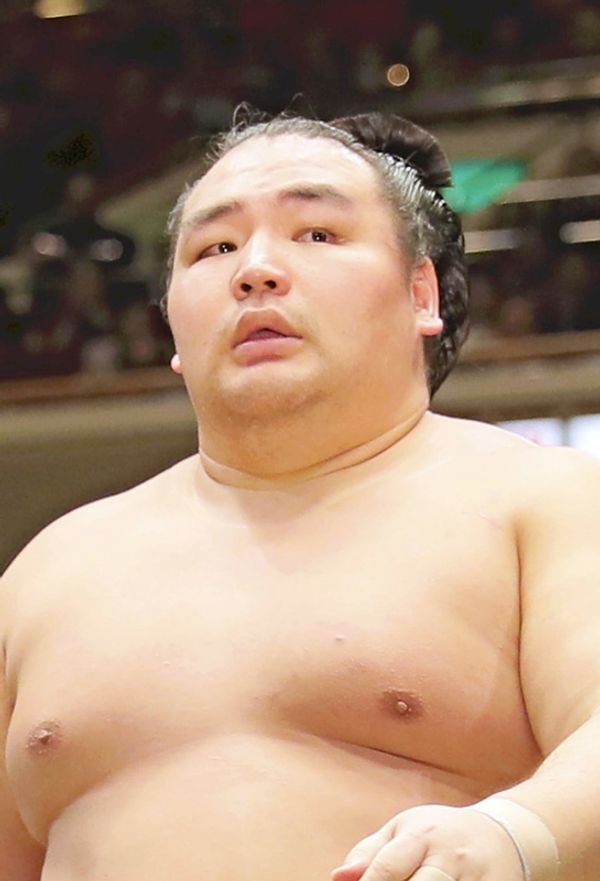 Yokozuna Kakuryu to skip Kyushu tourney because of injury