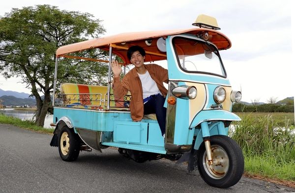 College students use tuk-tuks to promote Fukuoka town