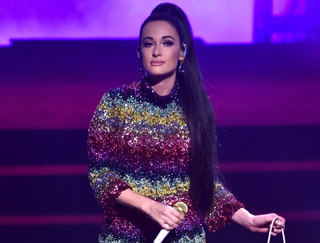 Kacey Musgraves postpones Chicago concert due to…