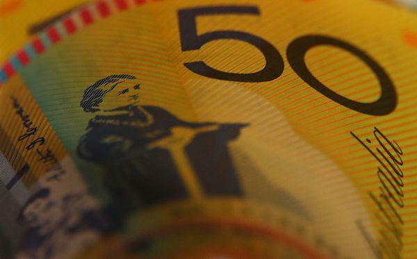 Australia dollar unsettled as RBA cites significant risks