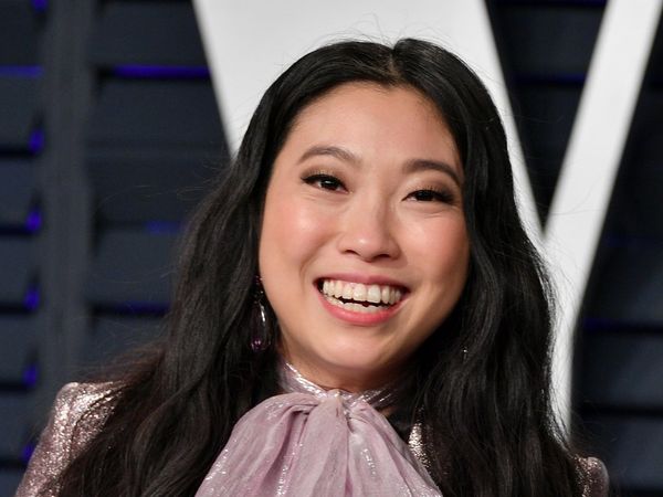 Oscars 2019: Crazy Rich Asians star Awkwafina swigs tequila from handbag on red carpet
