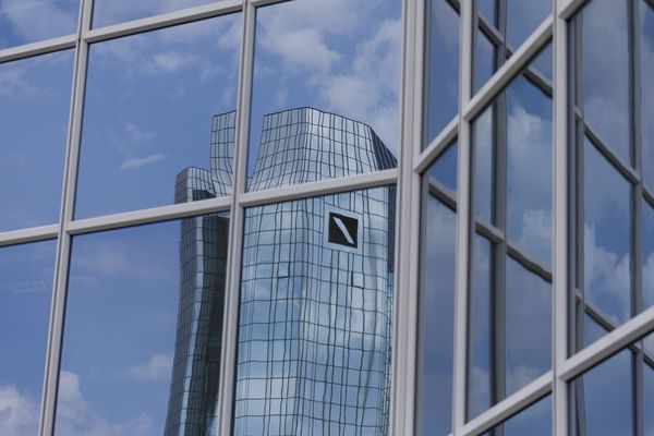 Deutsche Bank Is Making Deep Cuts to 2018 Bonuses