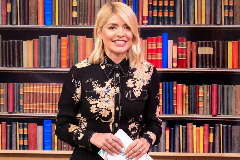 Holly Willoughby 'ignores' schoolgirl pointing out…