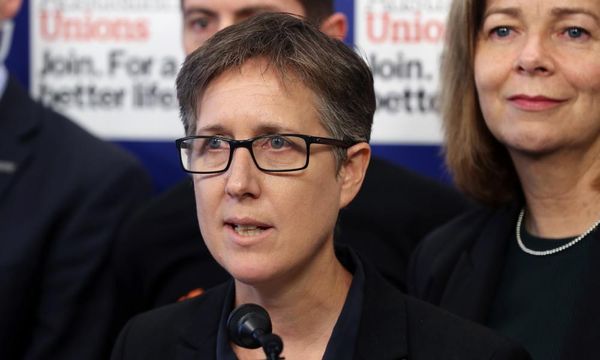 Unions demand 6% rise to minimum wage after Shorten makes promise on pay